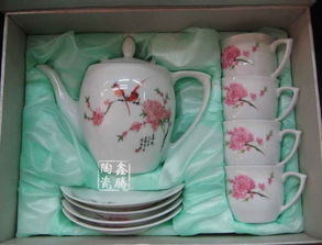 粉彩花卉茶具 集觀賞、饋贈與實用于一體的陶瓷藝術